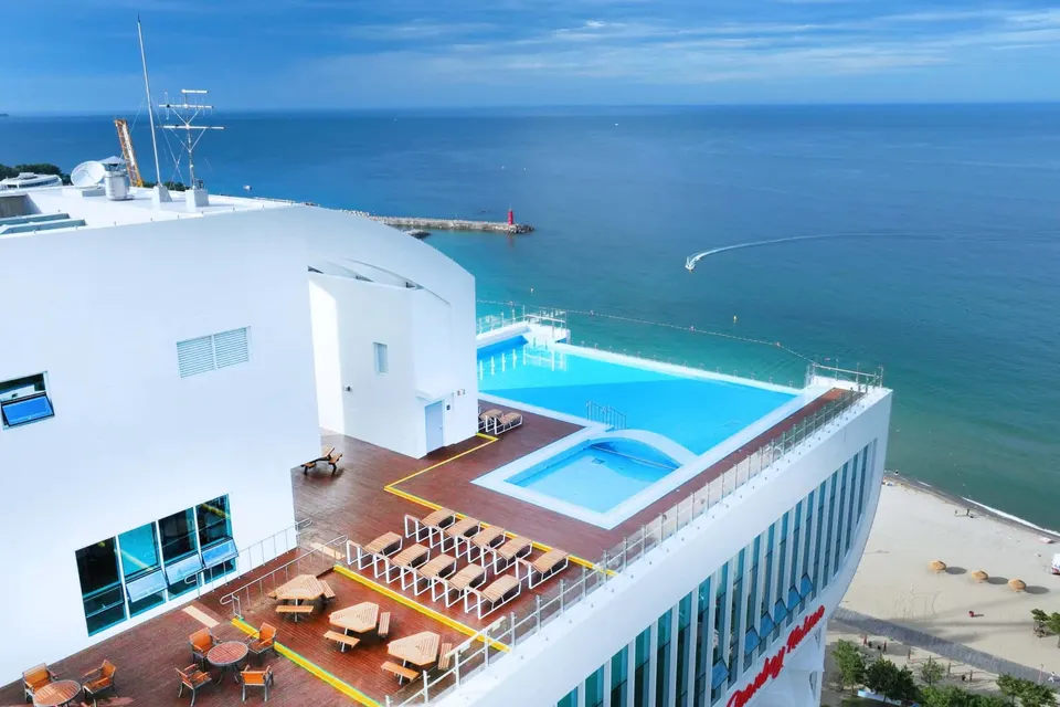 Sota Collection Leads Hotel Outsourcing Market with Customized PMS and IoT