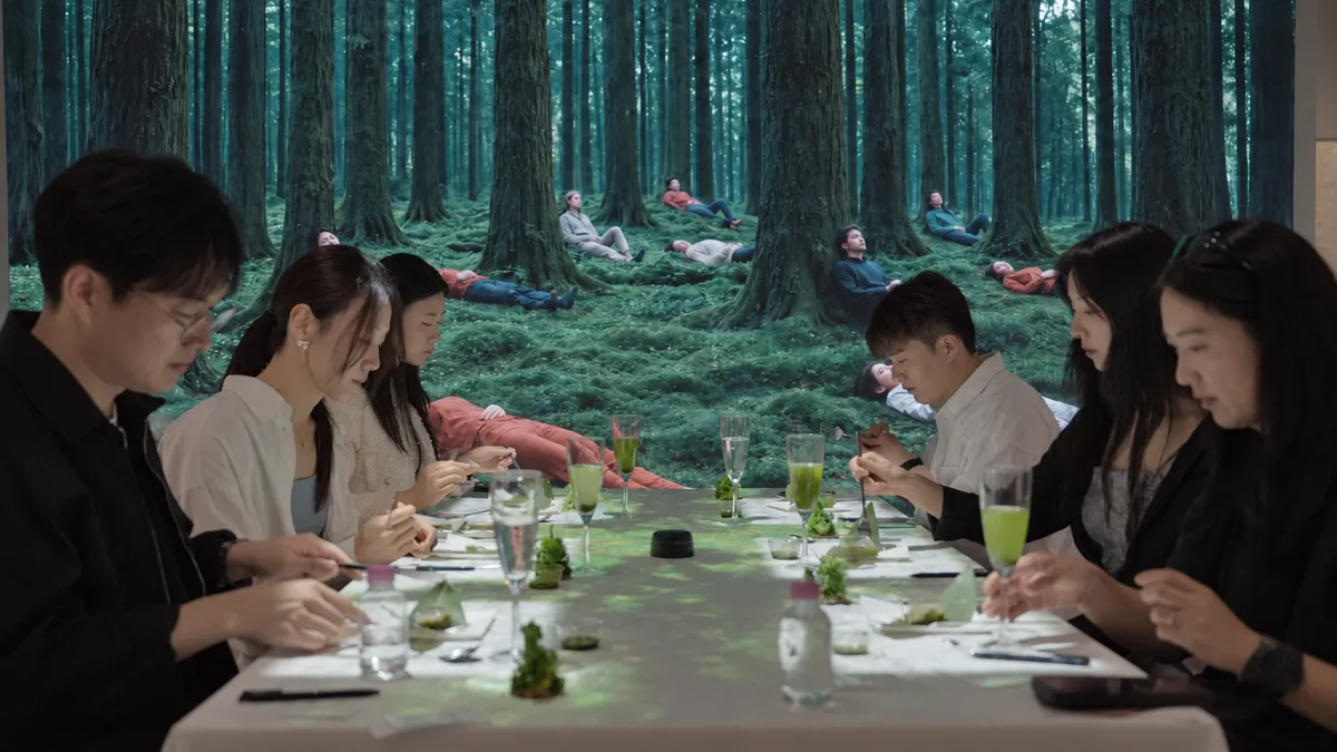 SECOND TASTE의 ‘Sensory Dining’ 현장. 미디어아트와 음식, 공간을 결합한 감각 경험을 선보였다