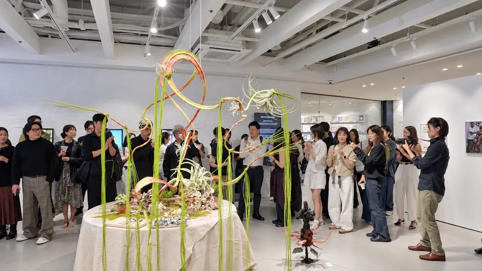 ‘SECOND TASTE : 두 번째 감각’ 전시 현장. 미디어아트, 플로럴, 오브제 등 다양한 매체로 감각과 지각의 관계를 탐구했다