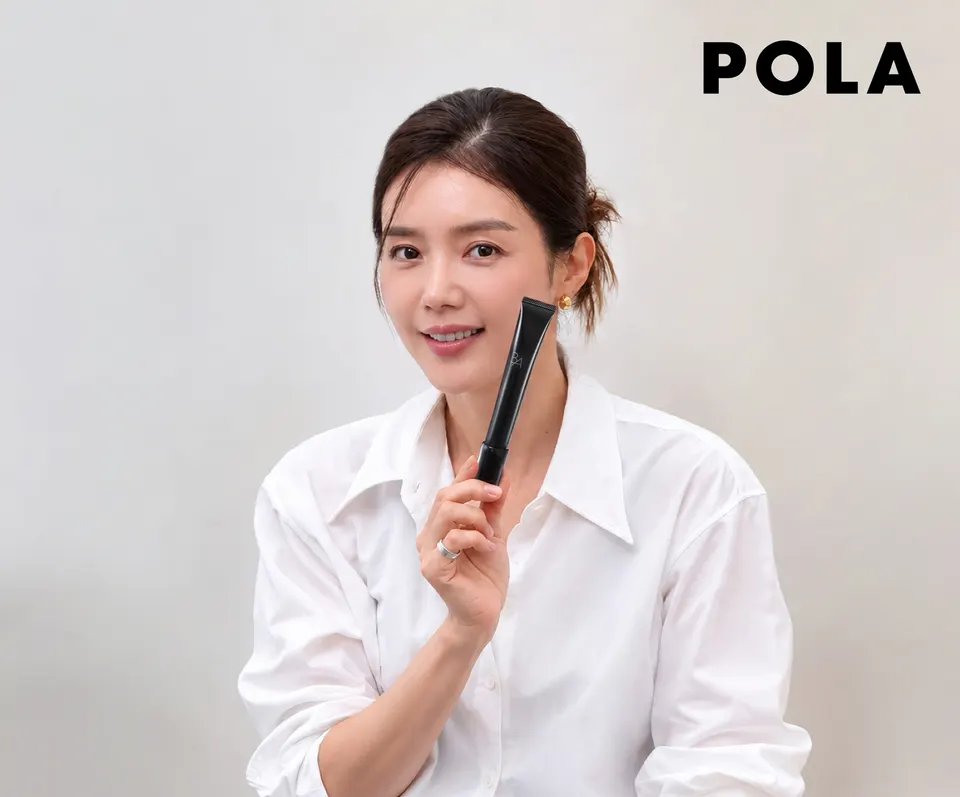 POLA B.A 아이존 크림과 함께한 배우 채정안(사진=POLA Korea)